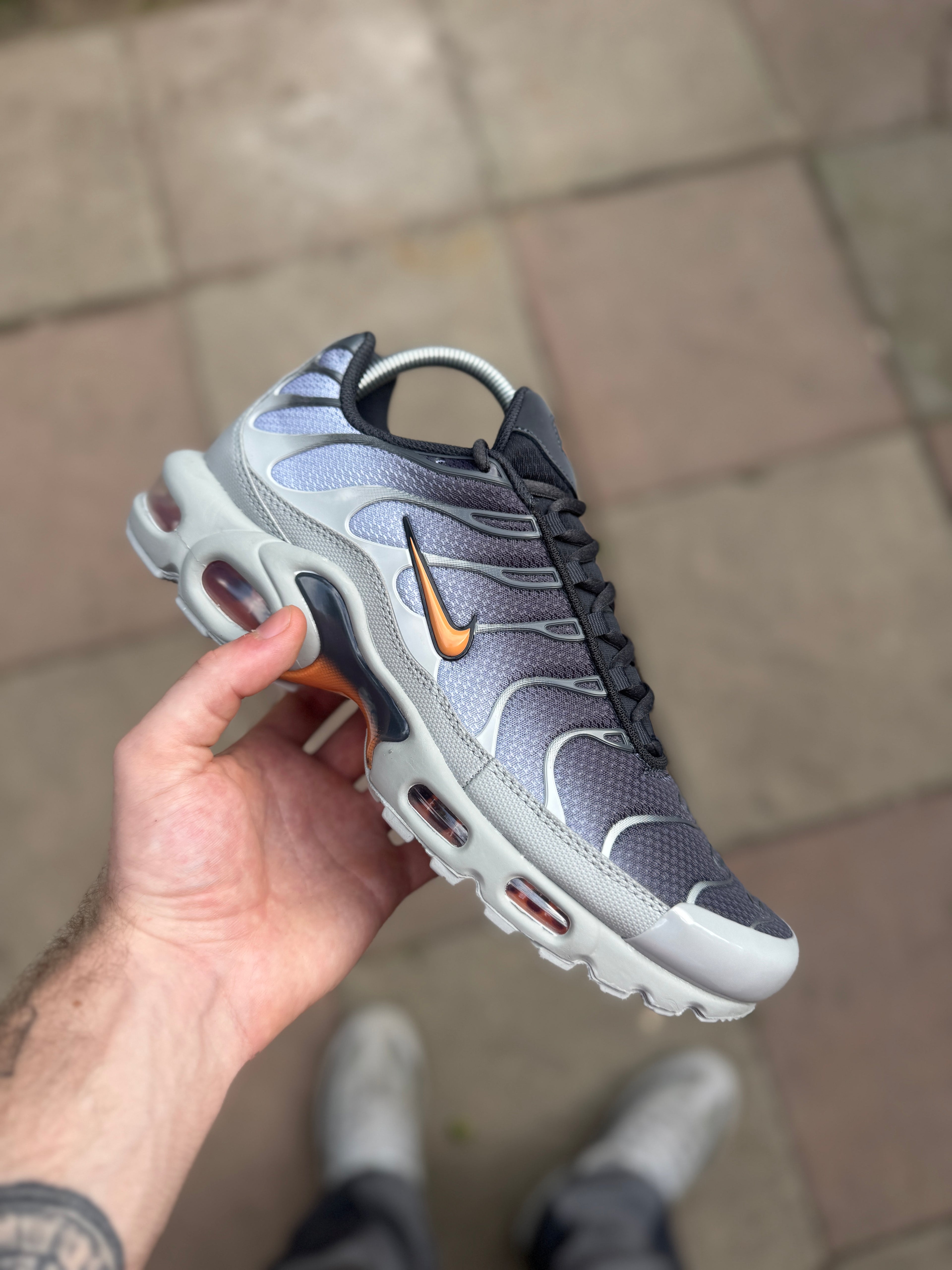 Nike Air Max Plus Tn ‘Light Smoke Grey/Hot Curry’